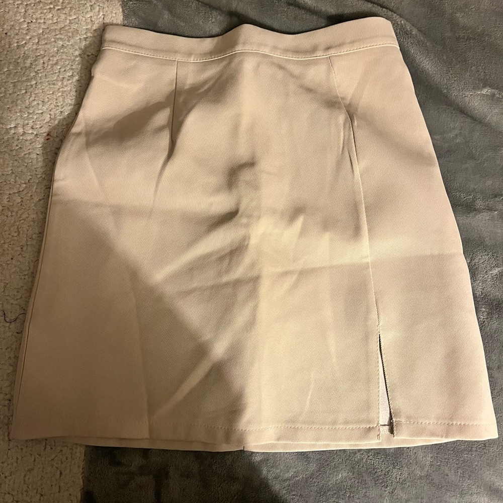 beige pencil skirt